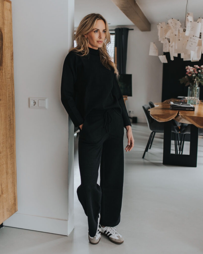 Dames jogpant zwart viscose -ALTA 