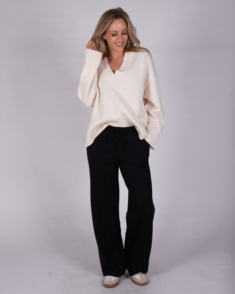 Dames oversize offwhite trui met diepe V in wol- SOFIA 