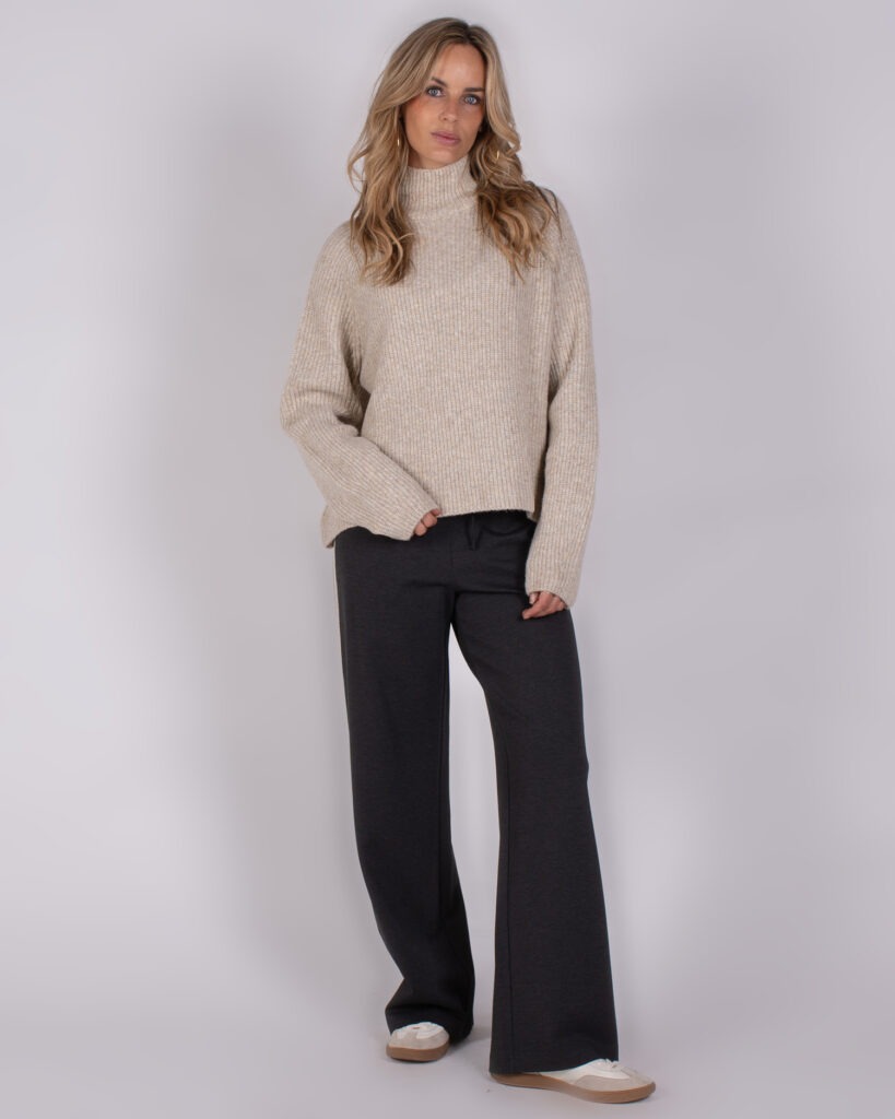 Dames oversize trui perfectly pale wol mix lange mouw met turtle hals -STOCKHOLM 
