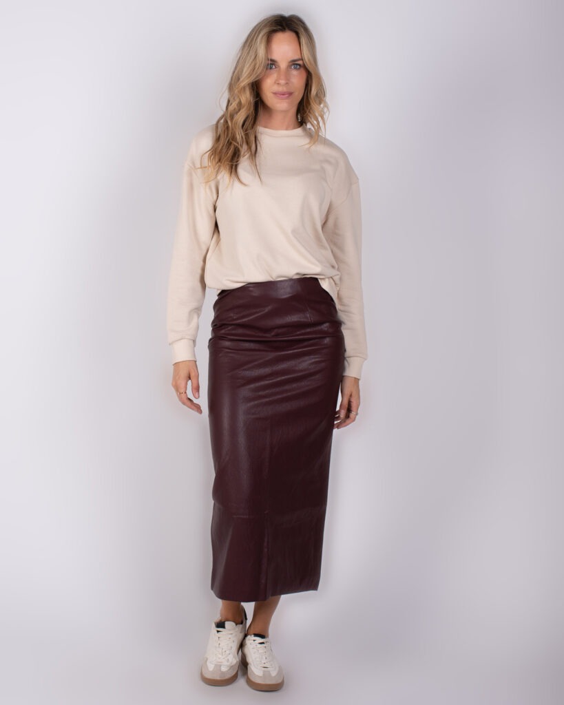 Dames vegan leather skirt in winery - AGRA 