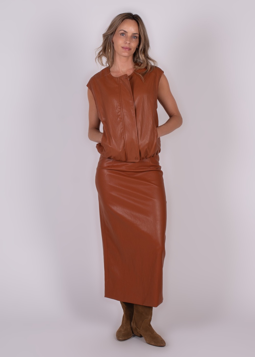 Bandung vegan leather skirt cinnamon