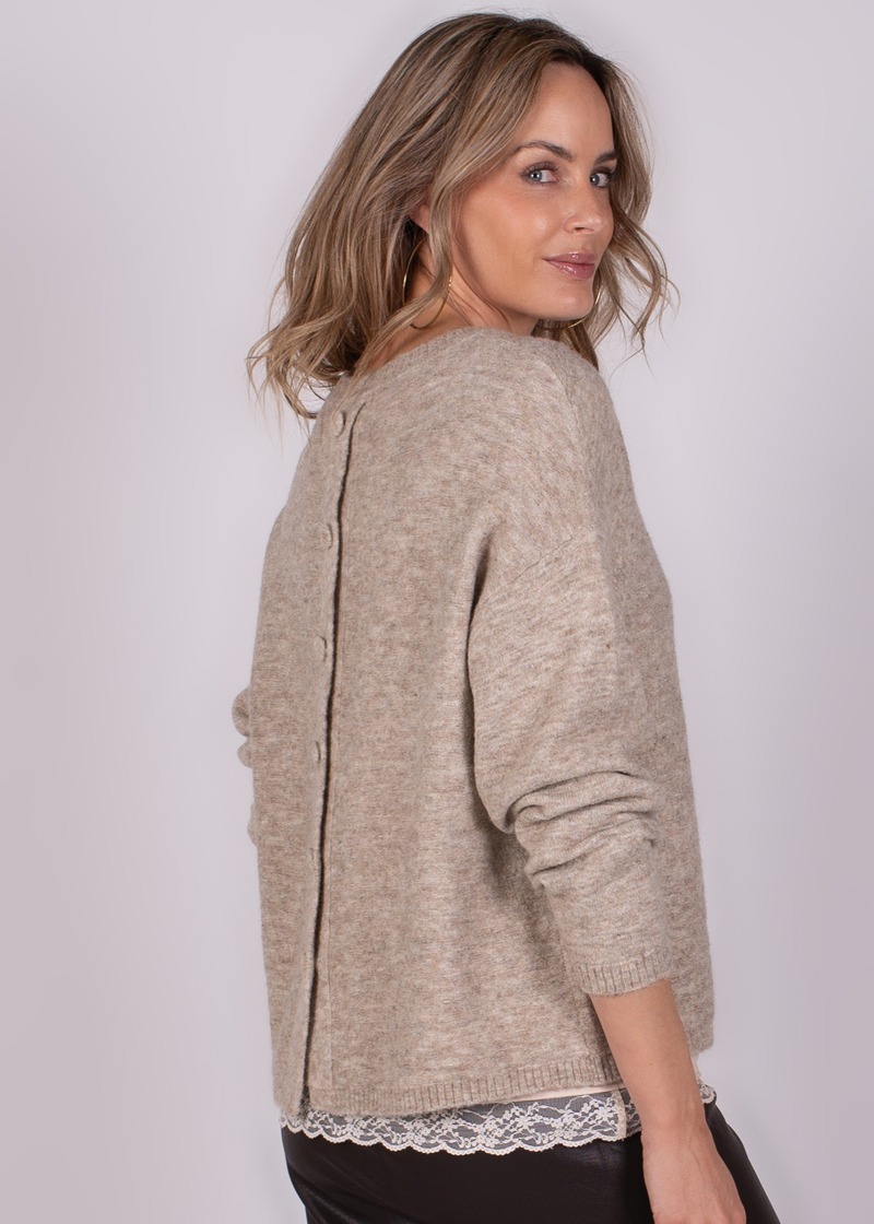 Lamia oversized pullover knoopjes pale