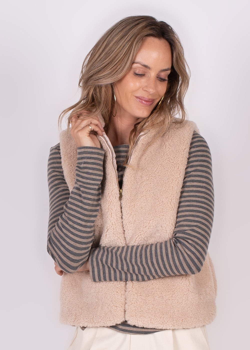 Regina gilet pale
